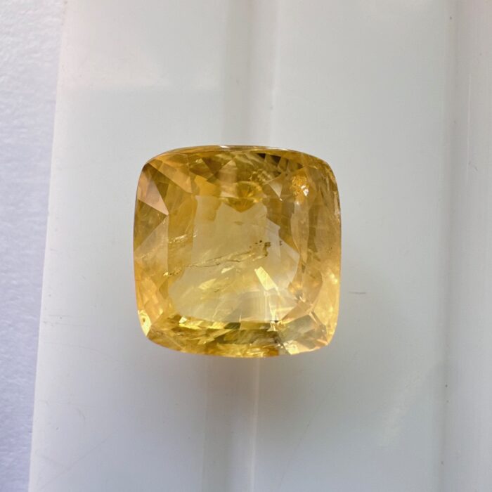 Yellowsapphire Cushion 8.66 CT