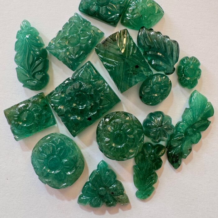 Emerald Carving 16 Piece Lot