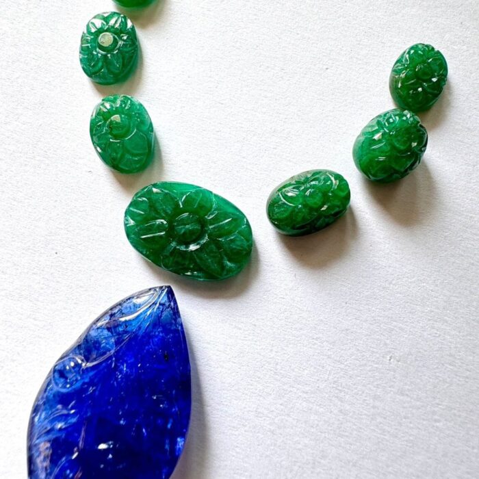 Emerald Carving 7 Piece Lot
