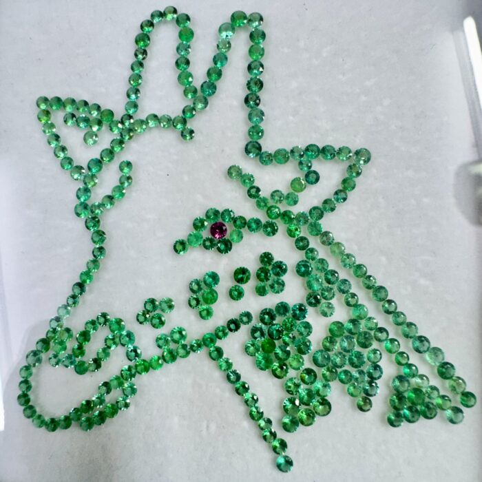 Emerald Diamond Cut 18 CT / 224 Piece