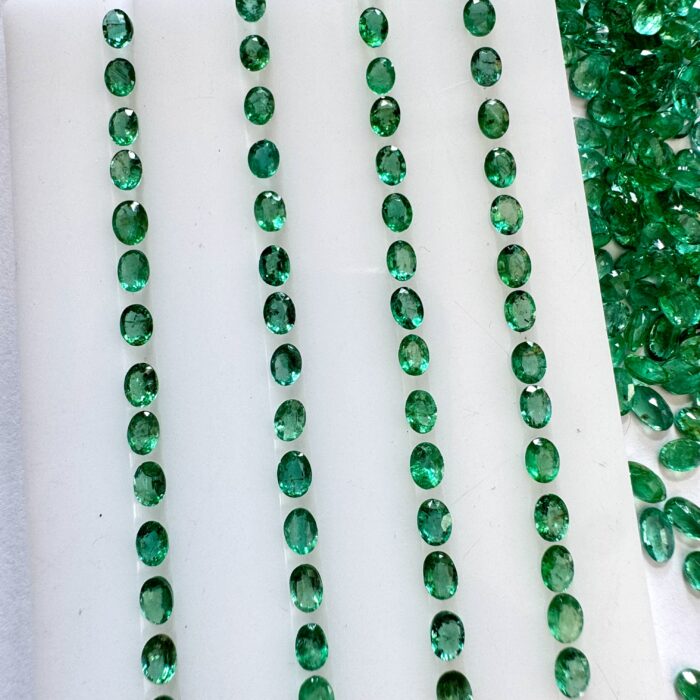 Emerald Oval Layout 96.01 CT / 544 Piece
