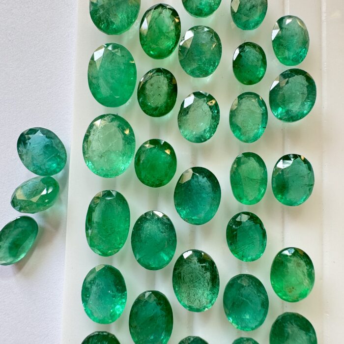 Emerald Oval Lot 158.45 CT / 33 Piece