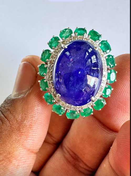 Tanzanite Cabochon 18 Ct Studded With Emerald & Diamond