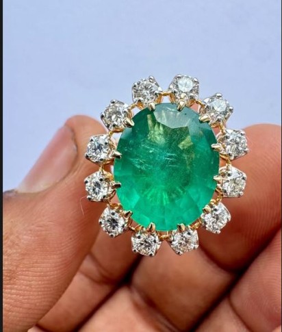 Emerald Oval & Diamond Ring in 14K Gold