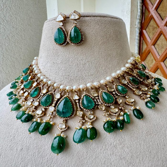 Emerald Pear Cabochon Necklace